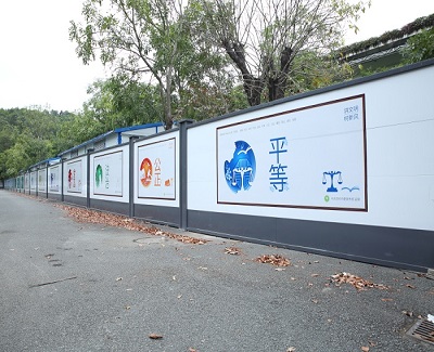 施工圍擋廠家來(lái)告訴你關(guān)于市政圍擋的施工要求