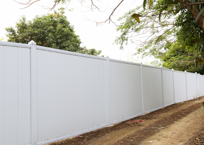 工地臨時(shí)圍擋的價(jià)格與材質(zhì)有關(guān)嗎？【旭東鋼構(gòu)】