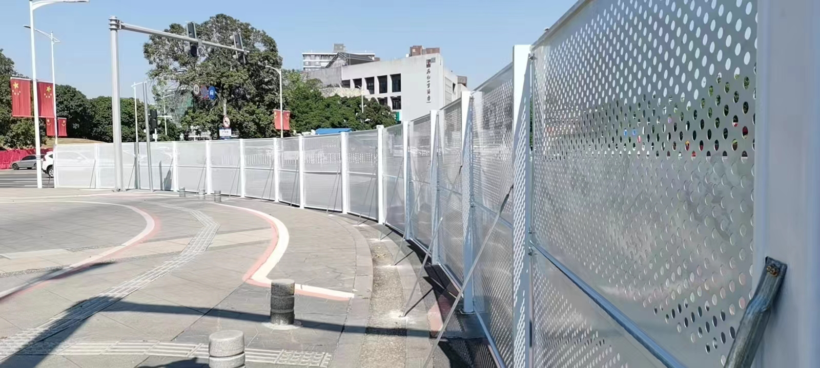 裝配式鋼結(jié)構(gòu)圍擋的耐久性和使用壽命如何？【旭東鋼構(gòu)圍擋】